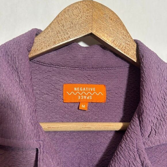 Negative Space Textured Button Up Shirt Men M Purple Short Sleeve Stretch Casual - Picture 4 of 5